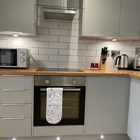 Stylish And Modern 2Br Apartment With Parking Sheffield Exterior photo
